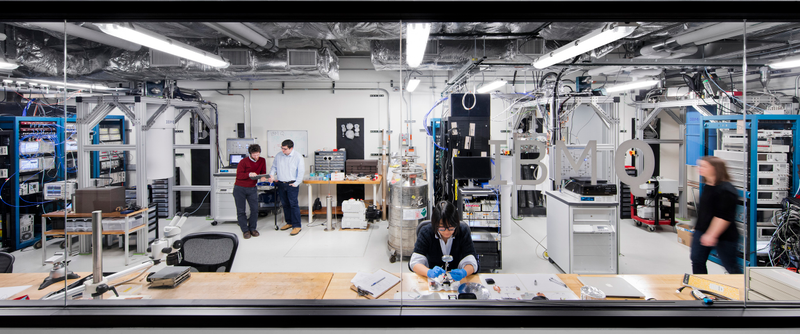 Imagen: Laboratorio de IBM Q T.J. Watson en Nueva York. Foto de Connie Zhou para IBM, cedido por IBM.